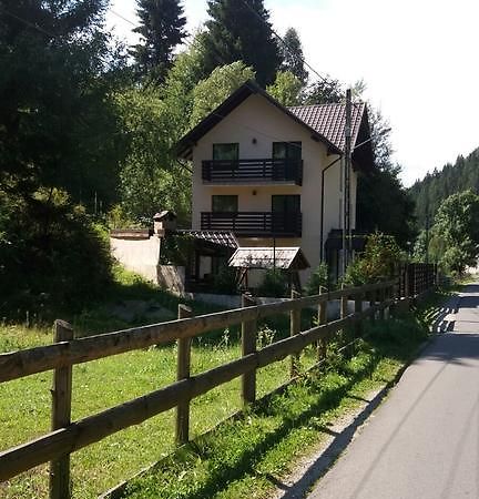 Casa Fulg De Nea Hotel Moeciu De Sus Eksteriør billede