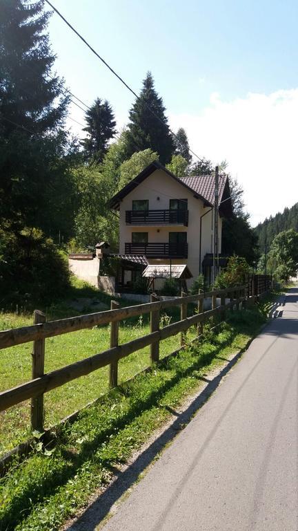 Casa Fulg De Nea Hotel Moeciu De Sus Eksteriør billede
