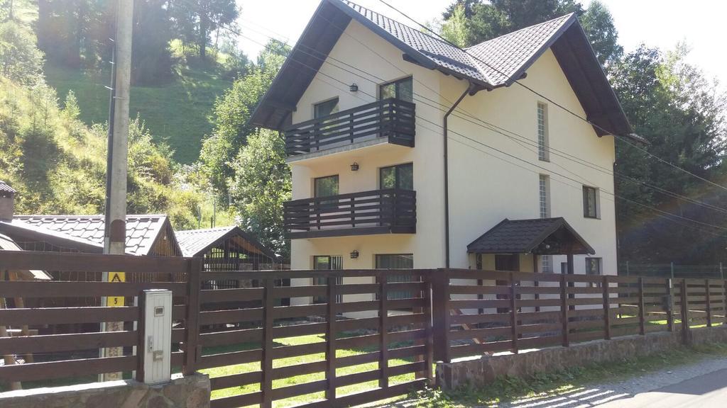 Casa Fulg De Nea Hotel Moeciu De Sus Eksteriør billede
